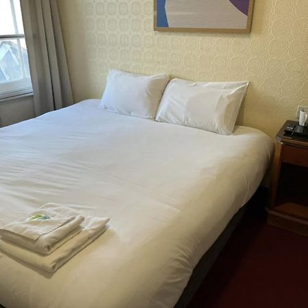 Royal Hotel Kettering  Bagian luar foto