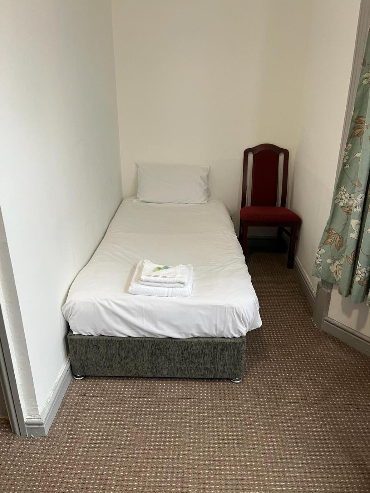 Royal Hotel Kettering  Bagian luar foto