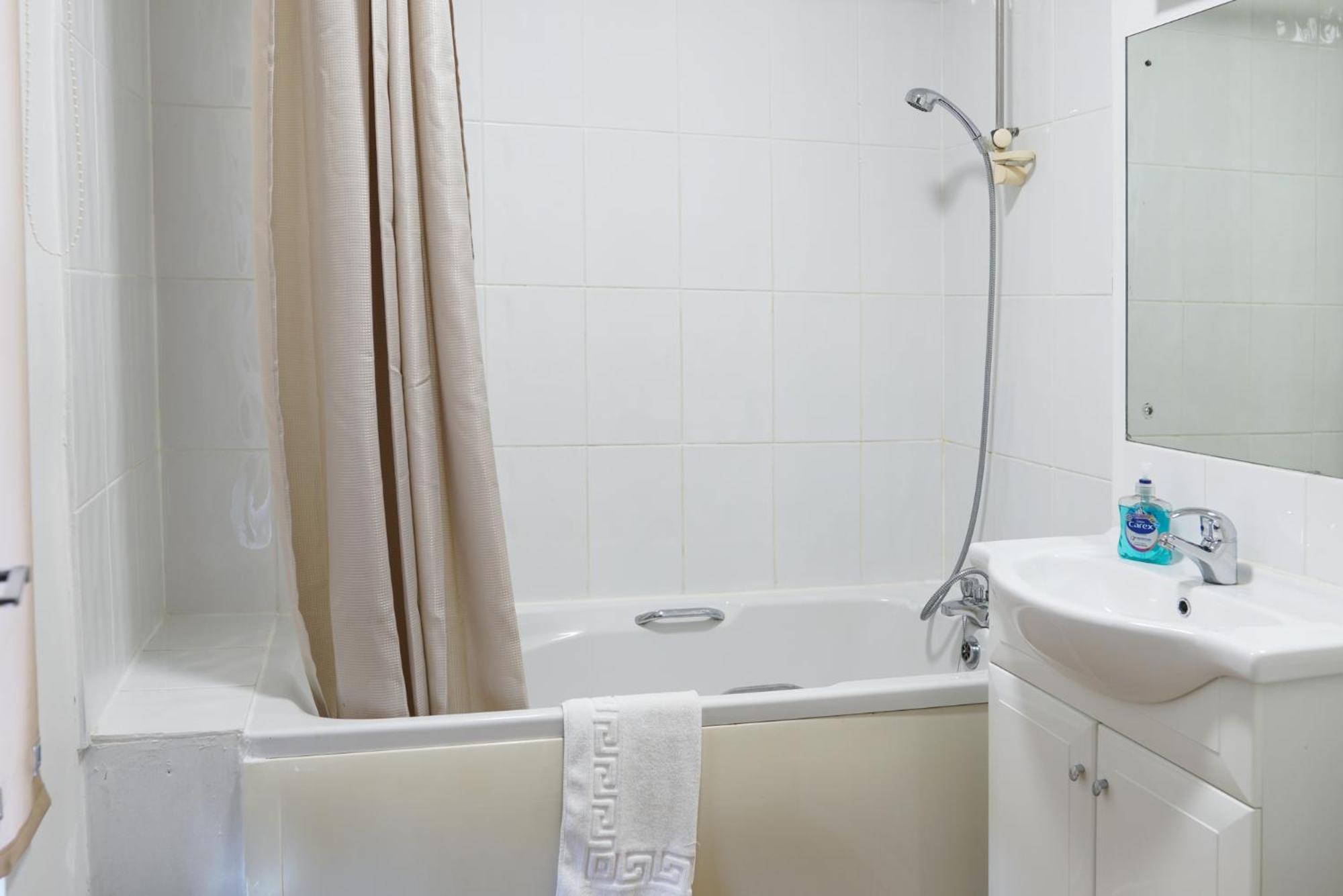 Royal Hotel Kettering  Bagian luar foto