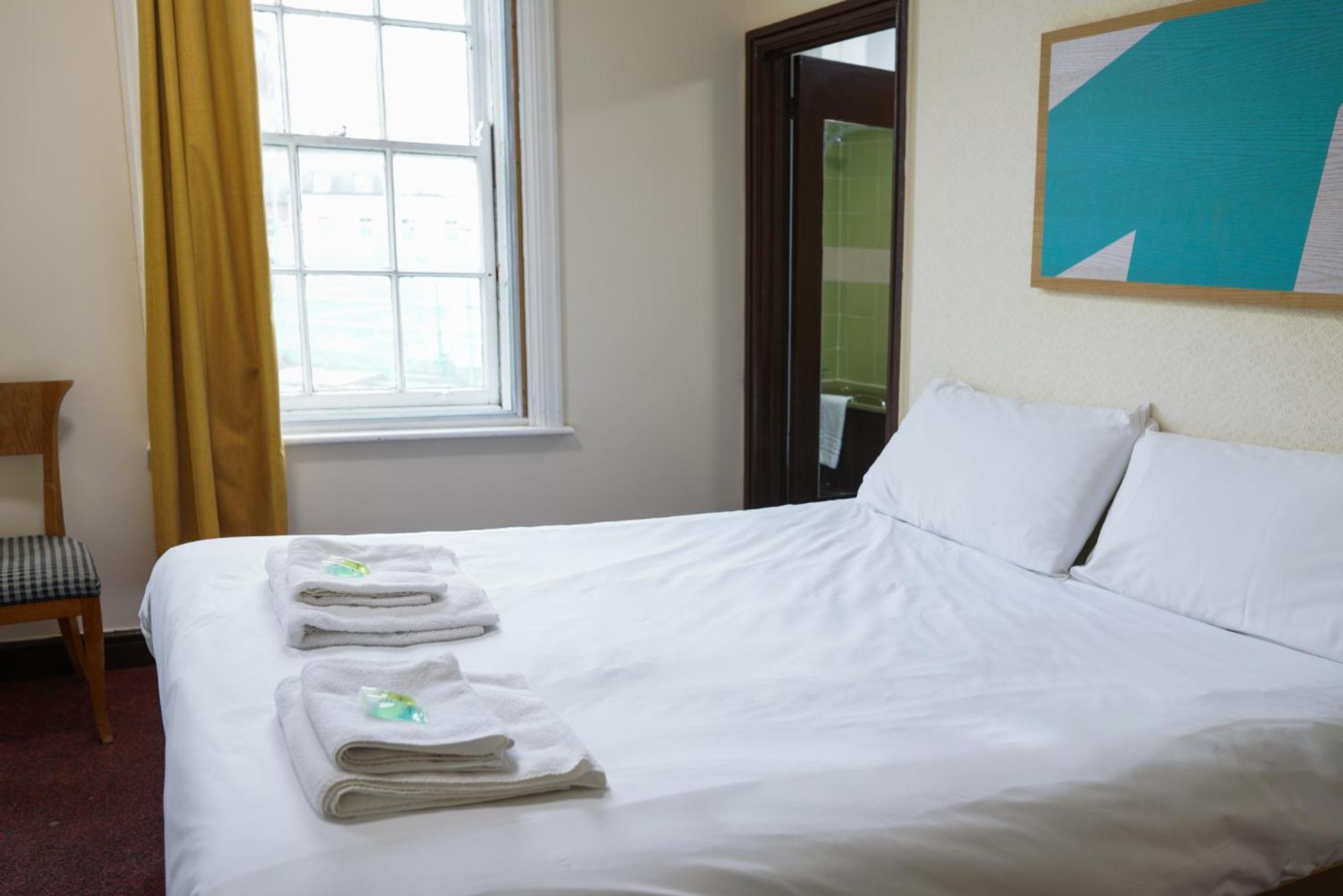 Royal Hotel Kettering  Bagian luar foto