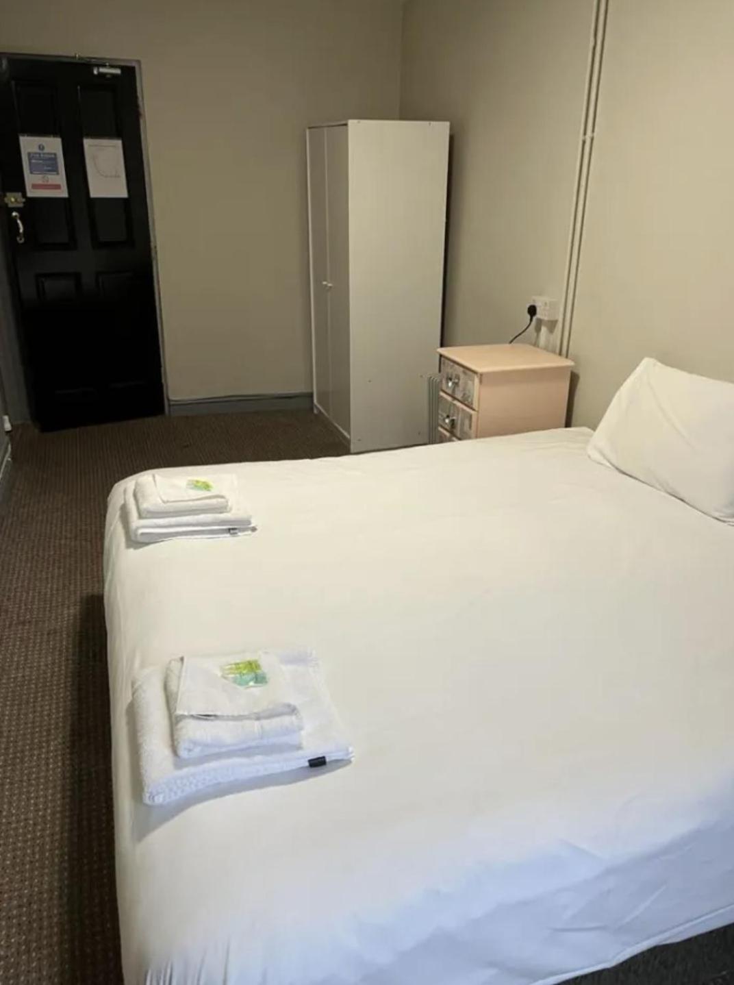 Royal Hotel Kettering  Bagian luar foto