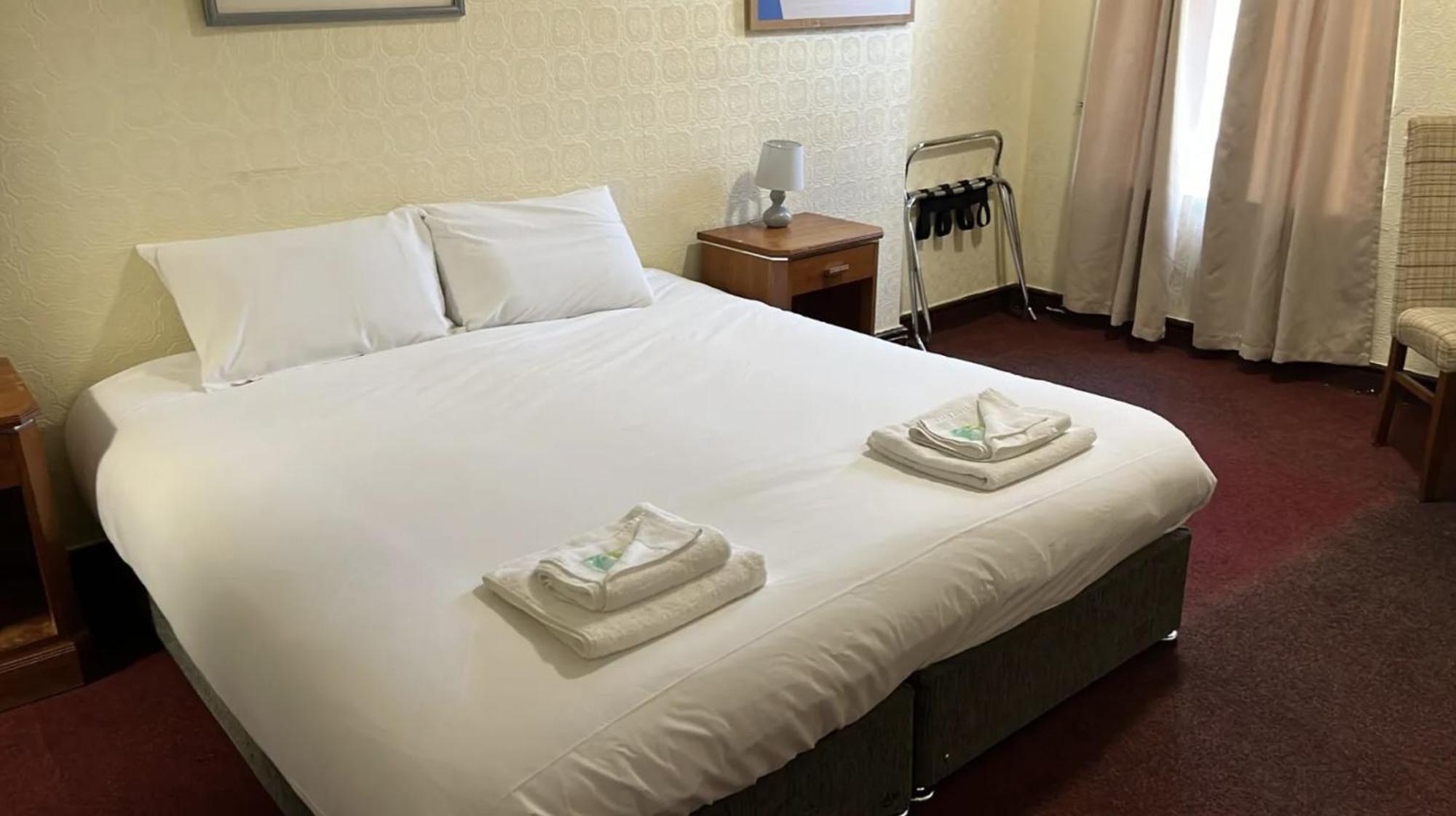 Royal Hotel Kettering  Bagian luar foto
