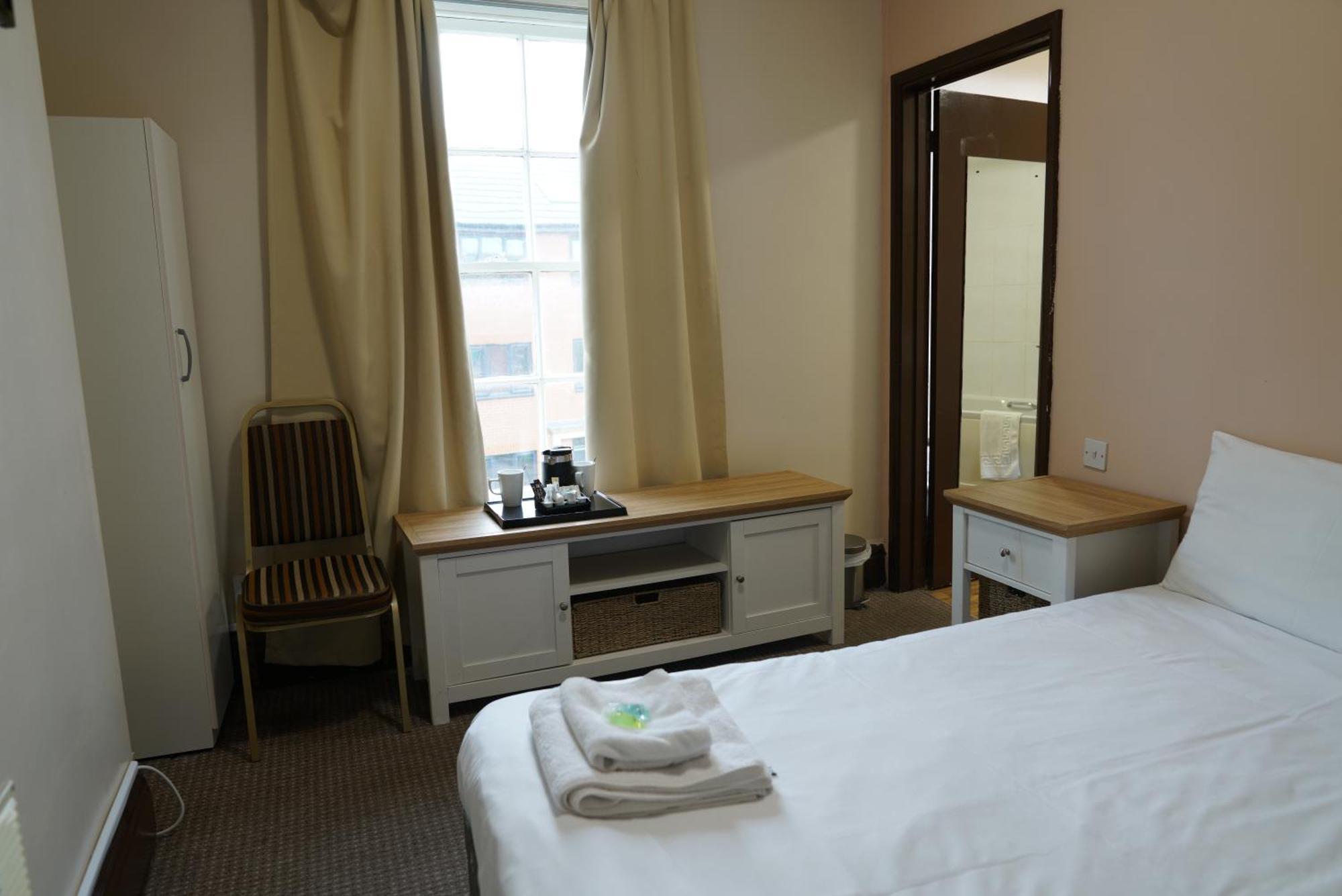 Royal Hotel Kettering  Bagian luar foto