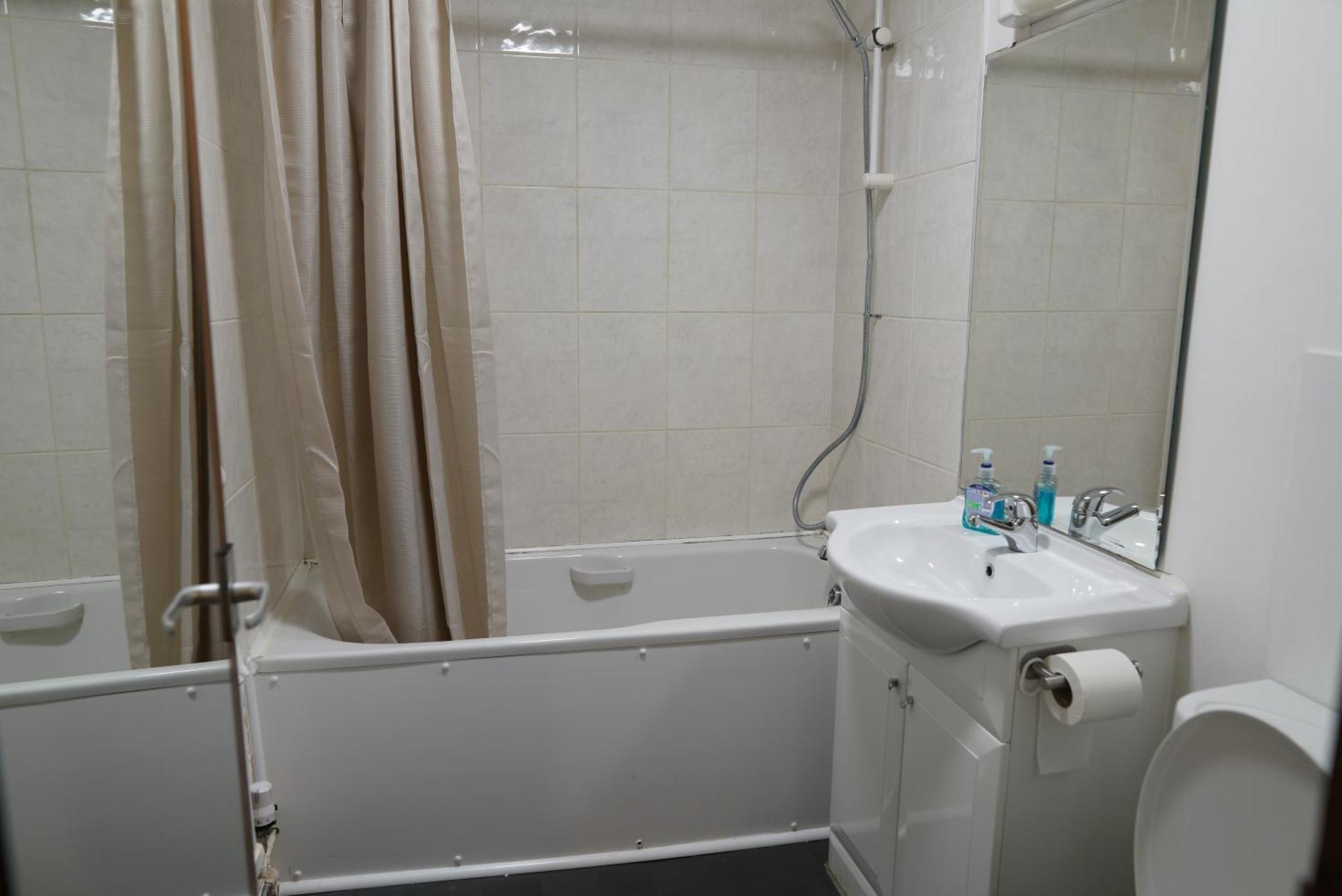 Royal Hotel Kettering  Bagian luar foto