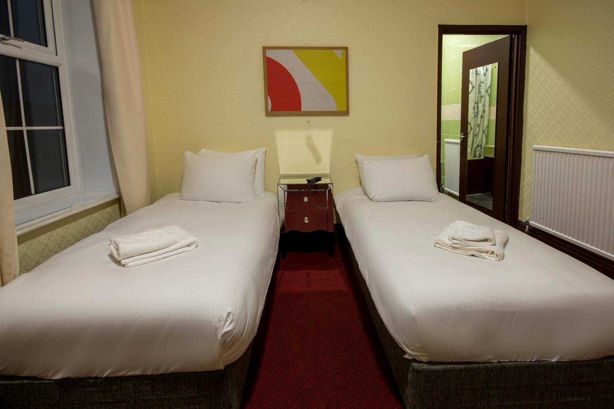Royal Hotel Kettering  Bagian luar foto