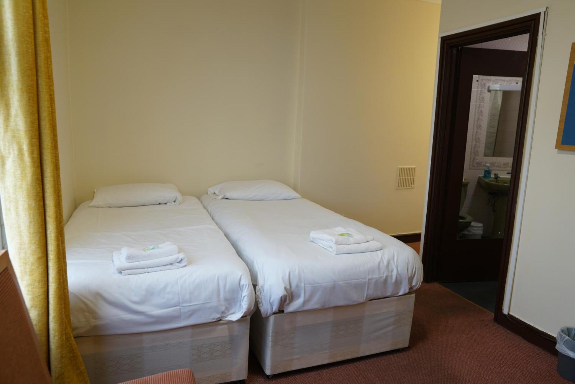 Royal Hotel Kettering  Bagian luar foto