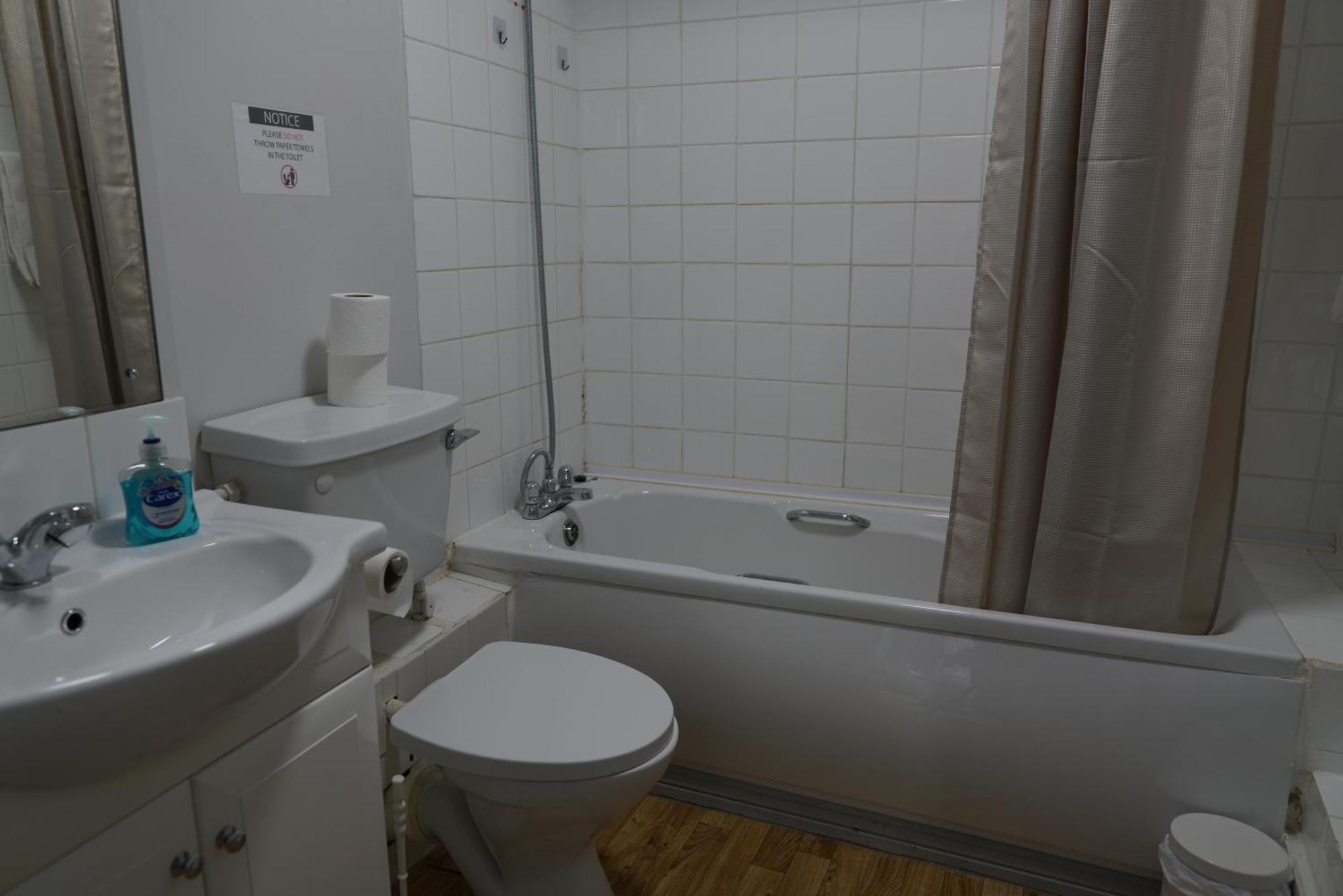 Royal Hotel Kettering  Bagian luar foto
