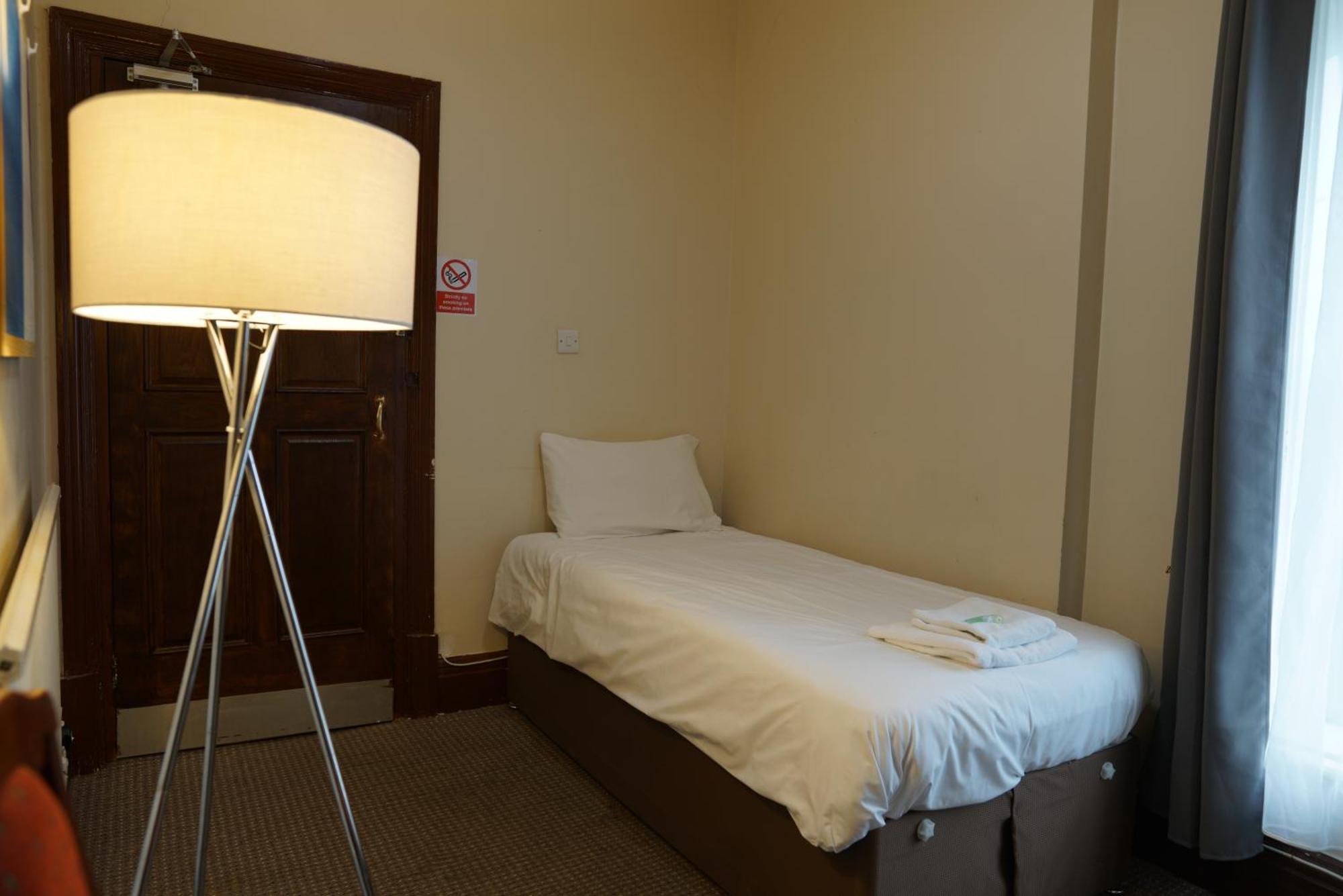 Royal Hotel Kettering  Bagian luar foto