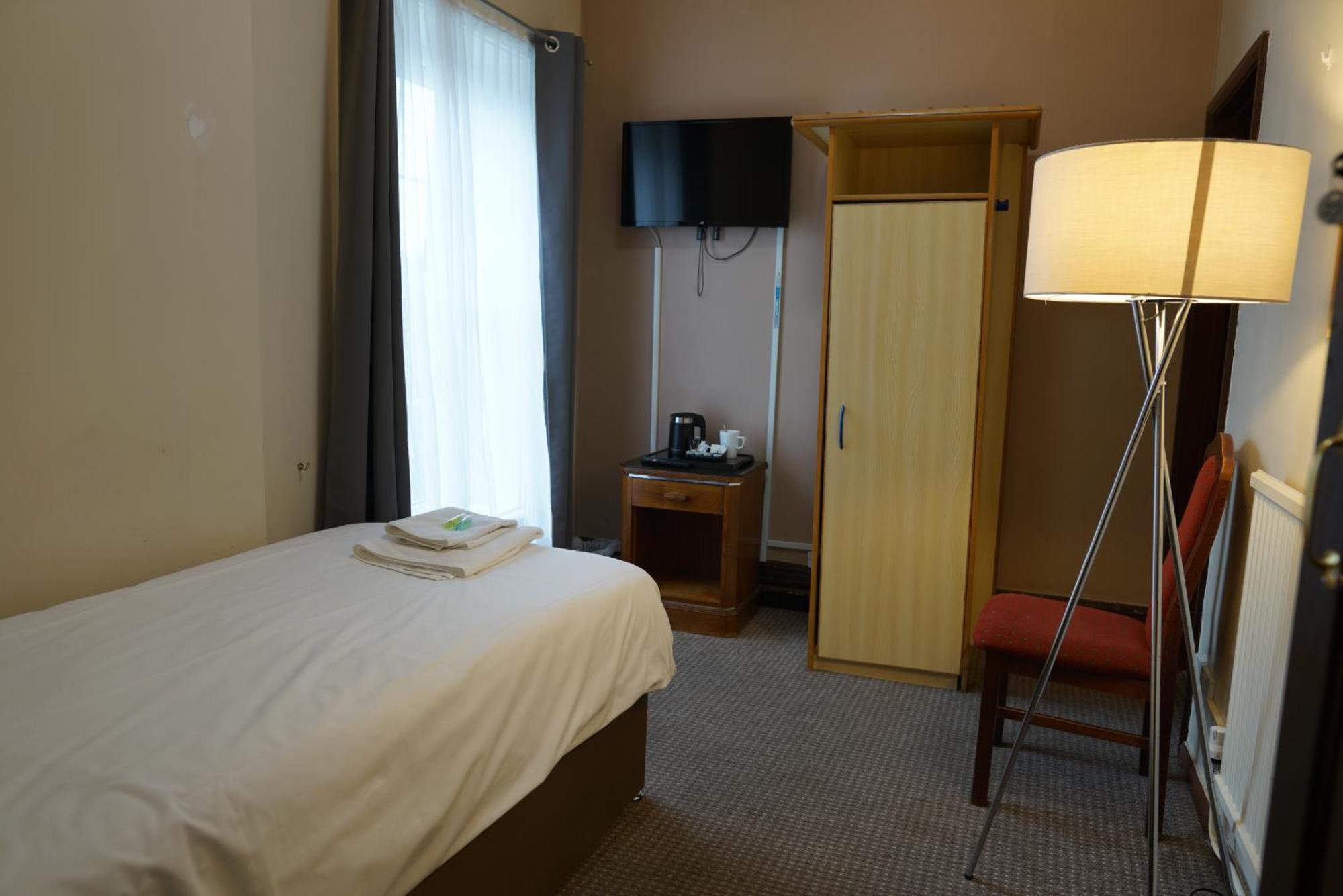 Royal Hotel Kettering  Bagian luar foto