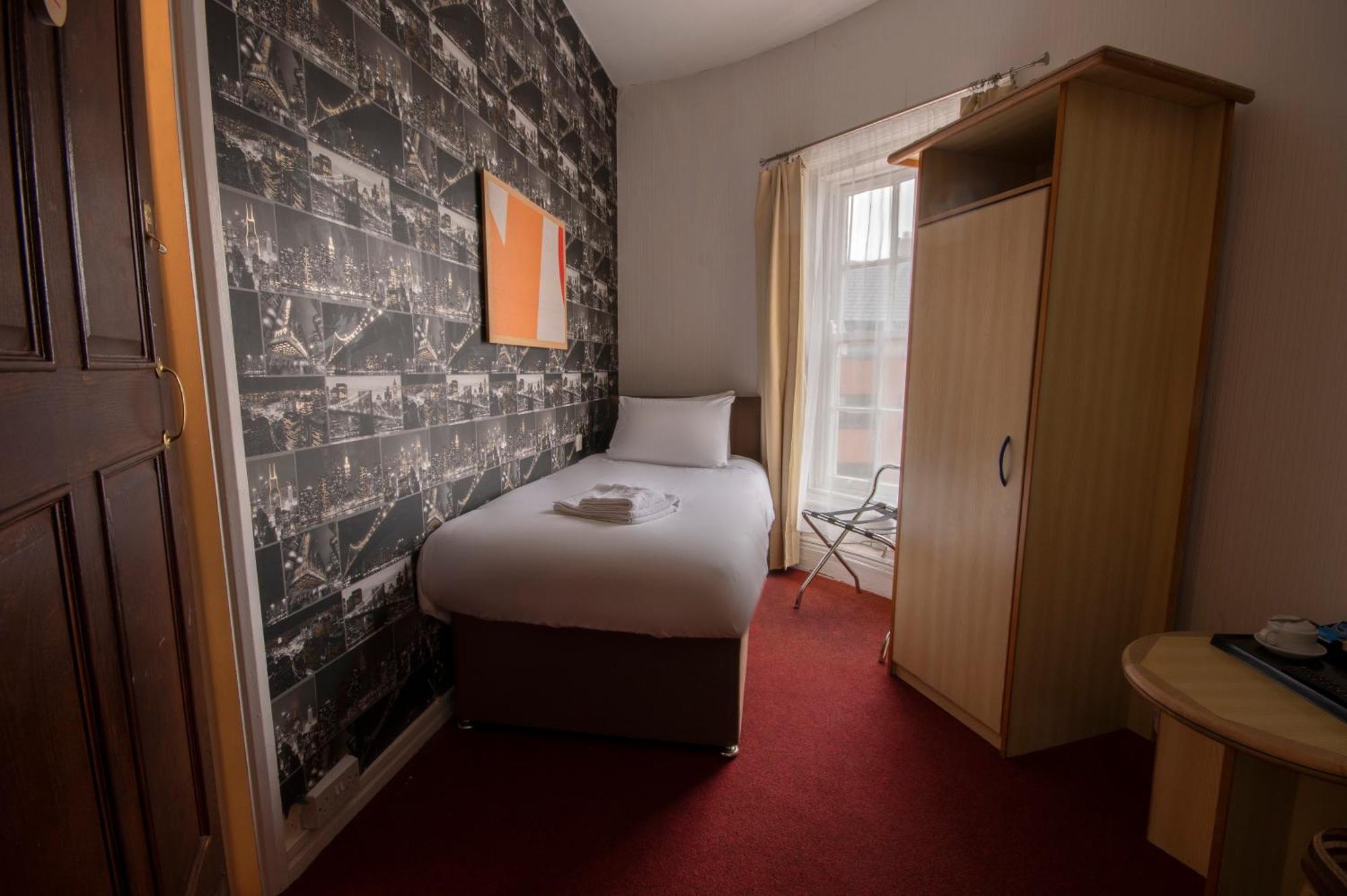 Royal Hotel Kettering  Bagian luar foto