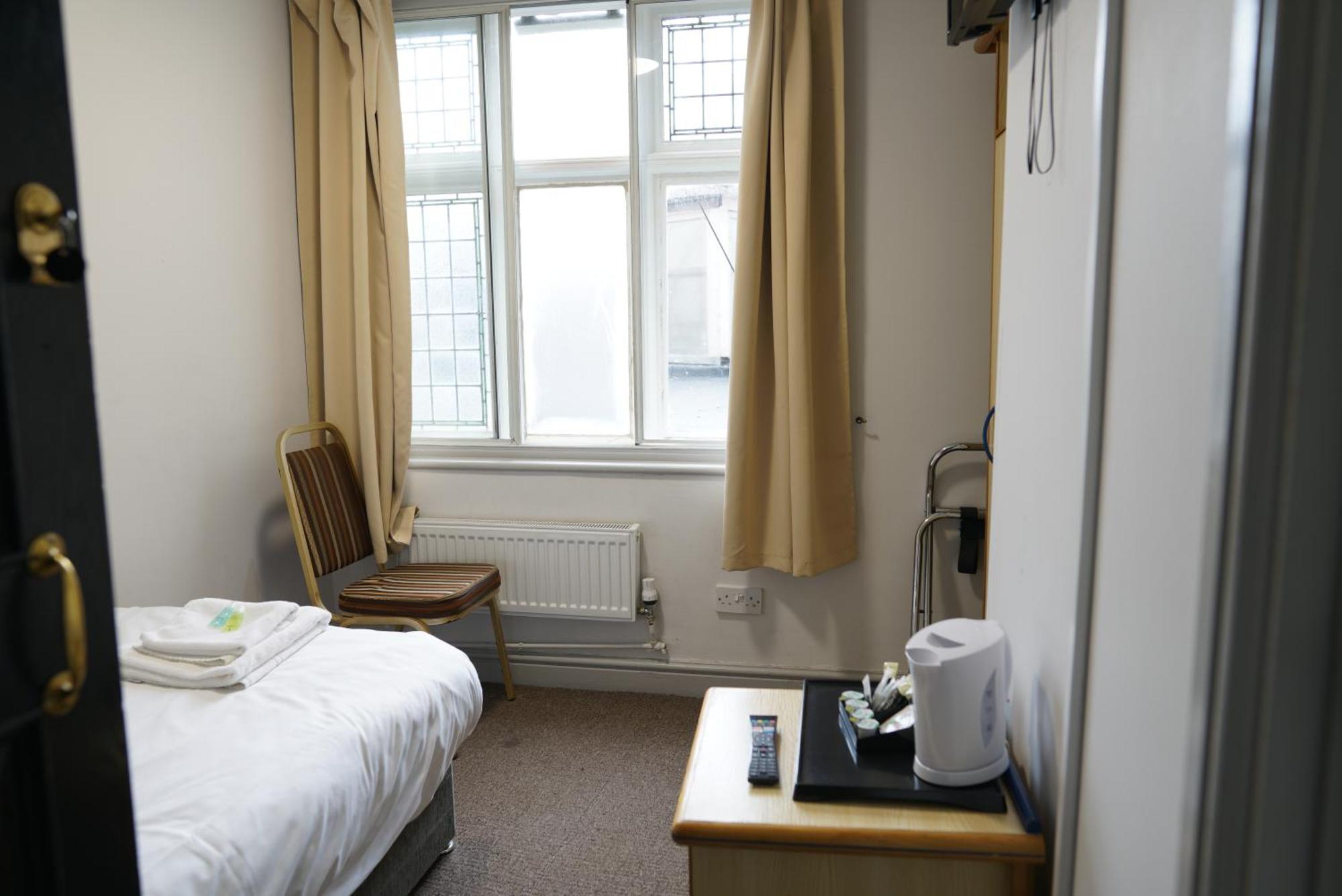 Royal Hotel Kettering  Bagian luar foto