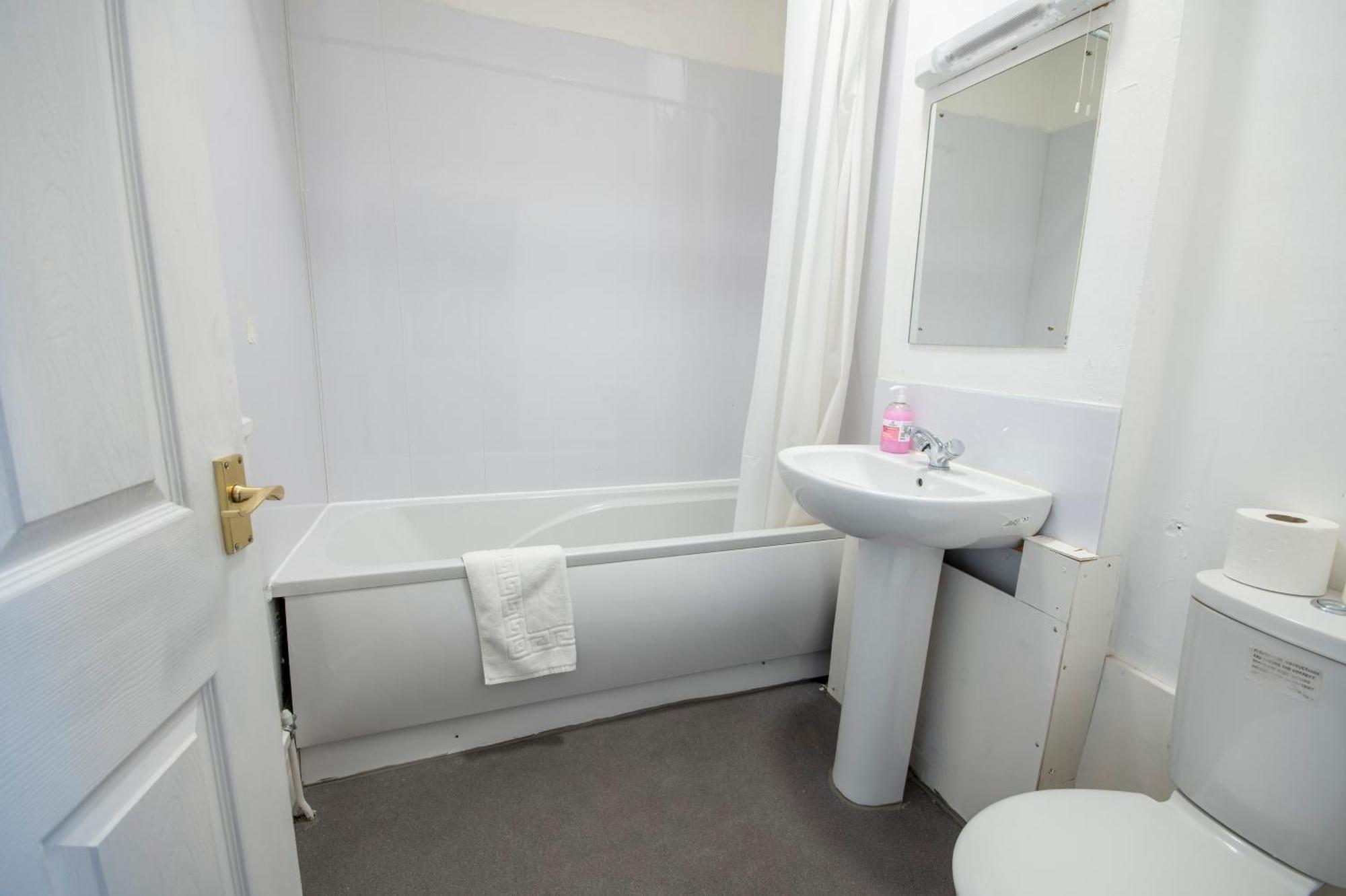 Royal Hotel Kettering  Bagian luar foto
