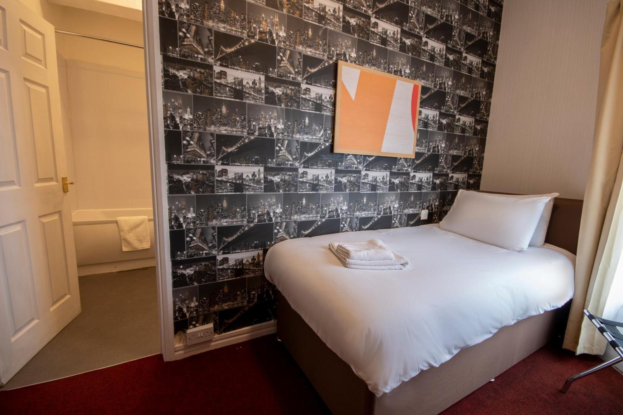 Royal Hotel Kettering  Bagian luar foto
