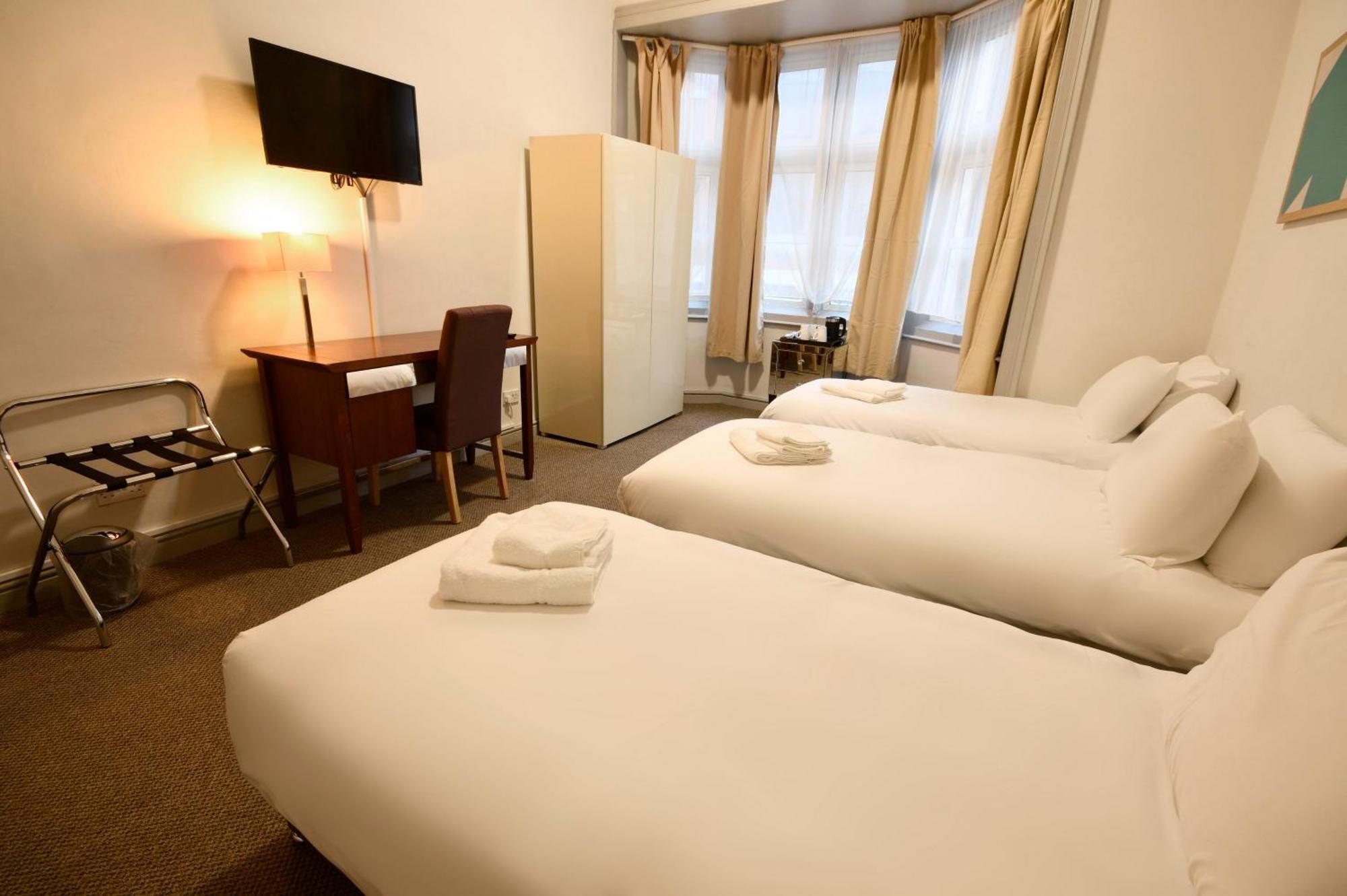 Royal Hotel Kettering  Bagian luar foto
