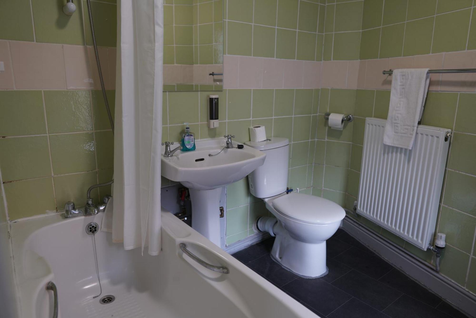 Royal Hotel Kettering  Bagian luar foto