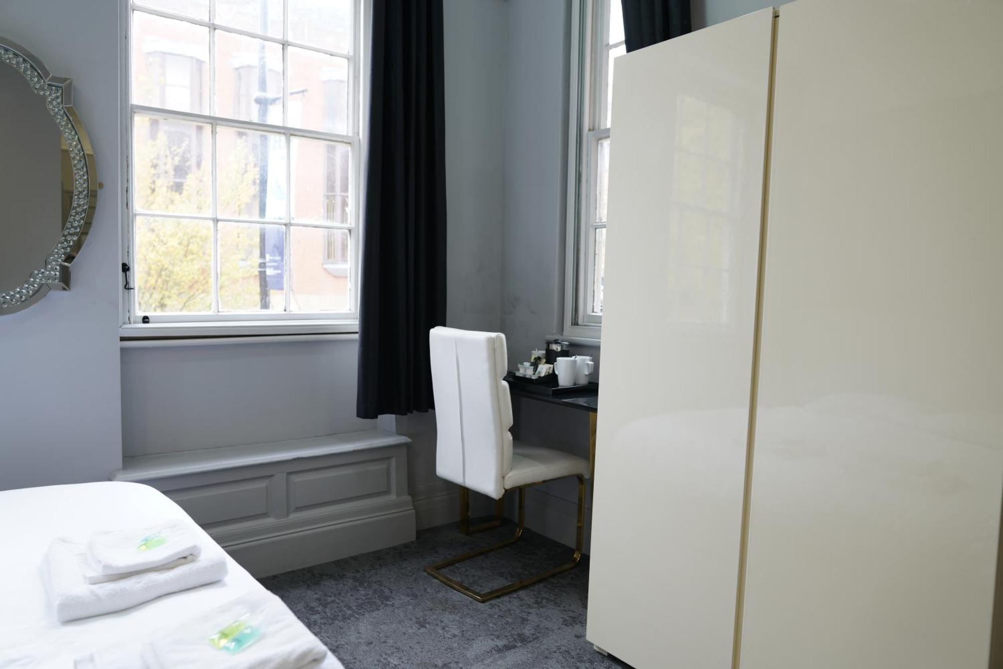 Royal Hotel Kettering  Bagian luar foto
